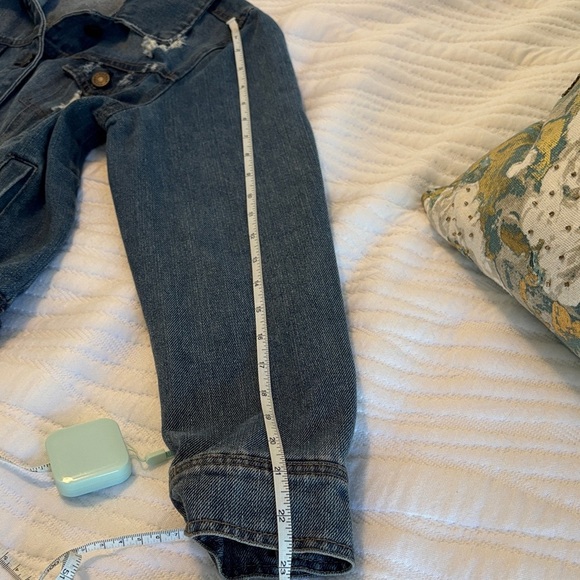 Refuge Women's Distressed Blue Jean Jacket Size Medium - Picture 12 of 16
